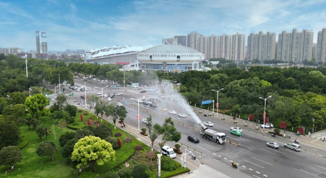 Z6.COM-尊龙集团环境荣登“城市服务十大影响力企业”和“环卫装备十大影响力企业”双榜